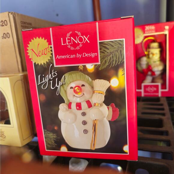 Lenox BLINKING ALL THE WAY SNOWMAN ORNAMENT with Blinking Nose - Picture 1 of 3